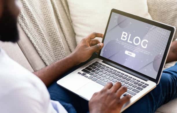 كتيب الباحث عن عمل: كيف تحوّل مدونة إلى منصة عرض مهني متميزة