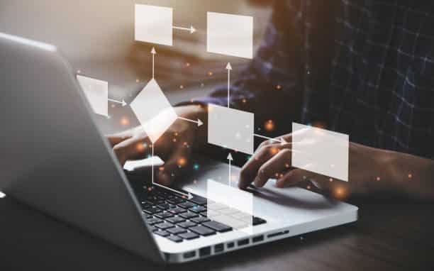 كيف تنمّي مهارات التفكير المنظم: خطوات مثبتة بالخبرة