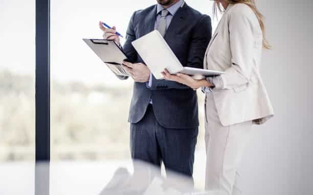كيف تتحقق من نتائج الشركات قبل التعاقد؟