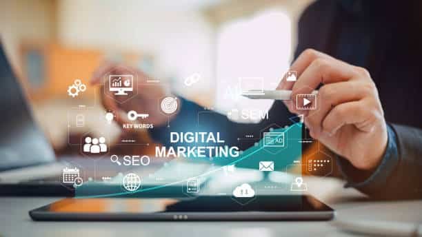 التسويق بالمؤثرين وبناء المجتمع الرقمي